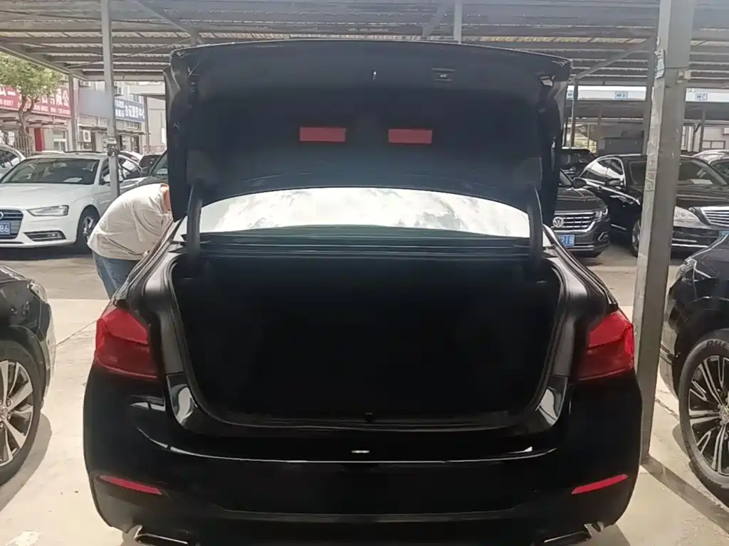 Фото 19 - BMW 5 Series