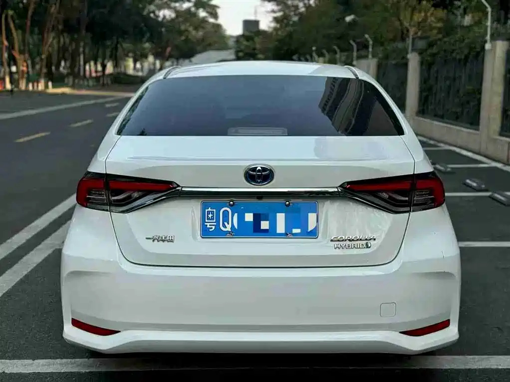 Toyota Corolla 2019 Hybrid 1.8L E-CVT GL-i Elite Edition фото 5