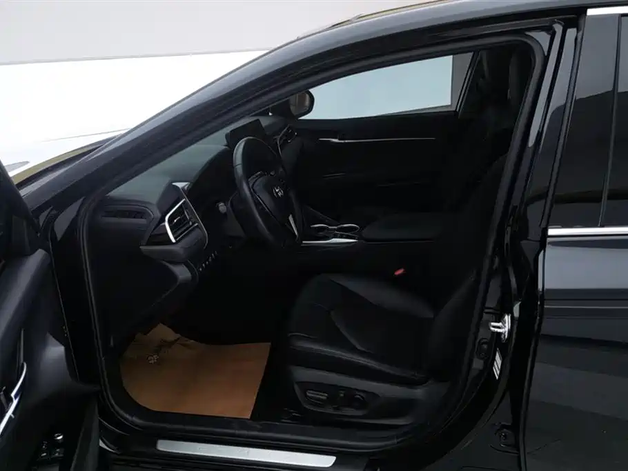 Toyota Camry 2023 2.5G Luxury Edition фото 9