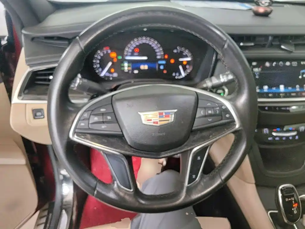 Фото 11 - Cadillac XT5