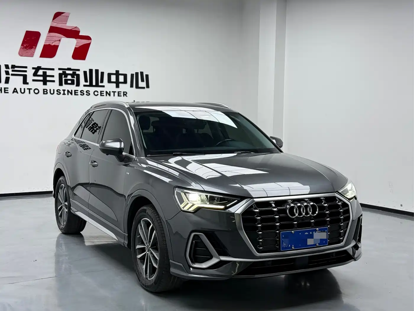 AUDI Q3