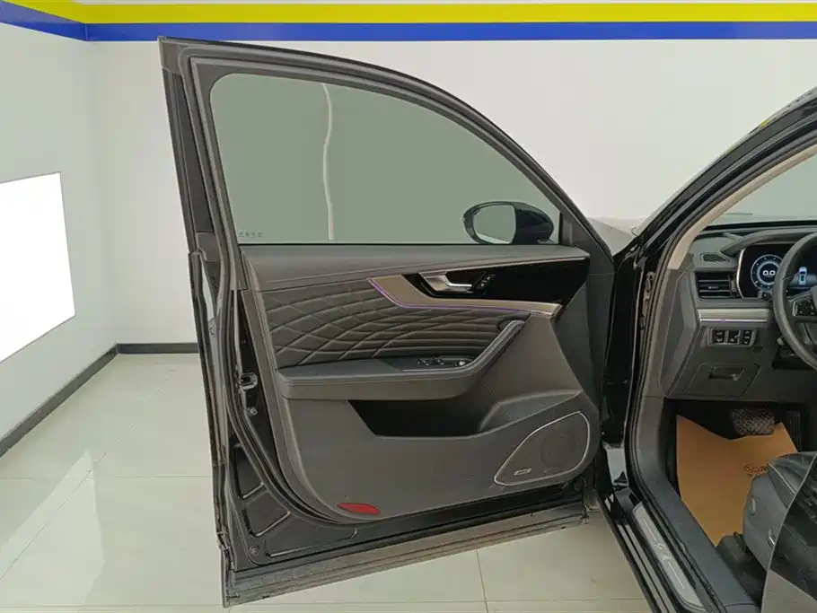 Hongqi HS5 2022 Facelift 2.0T Smart Flag Enjoyment Edition фото 7