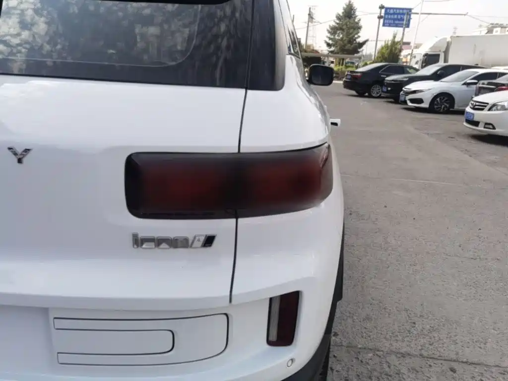 Фото 8 - Geely ICON
