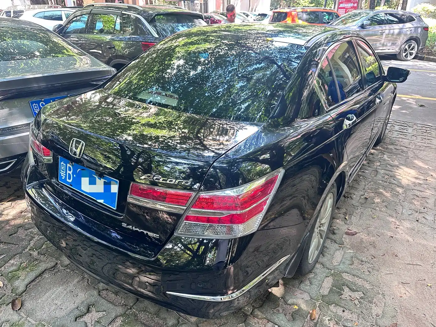 Фото 8 - Honda Accord