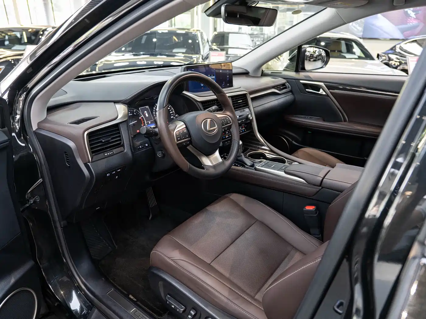 Photo 9 - Lexus RX