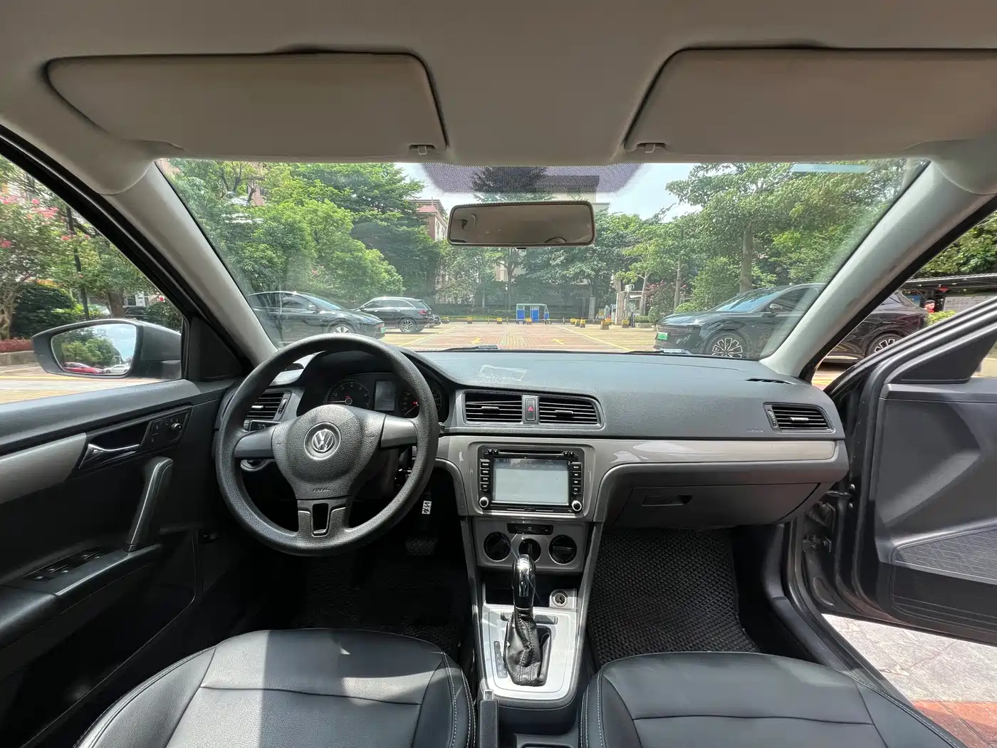 Volkswagen Lavida 2013 1.6L Automatic Trend Edition фото 11