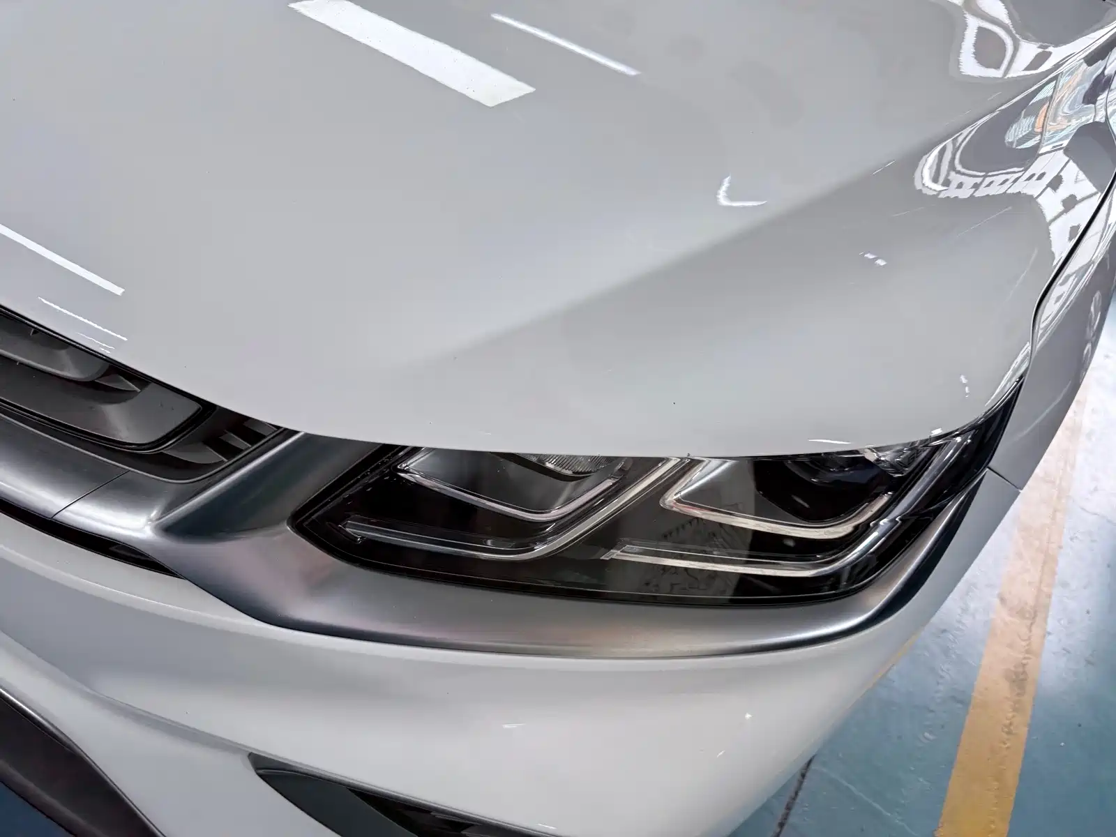 Фото 2 - Geely Coolray