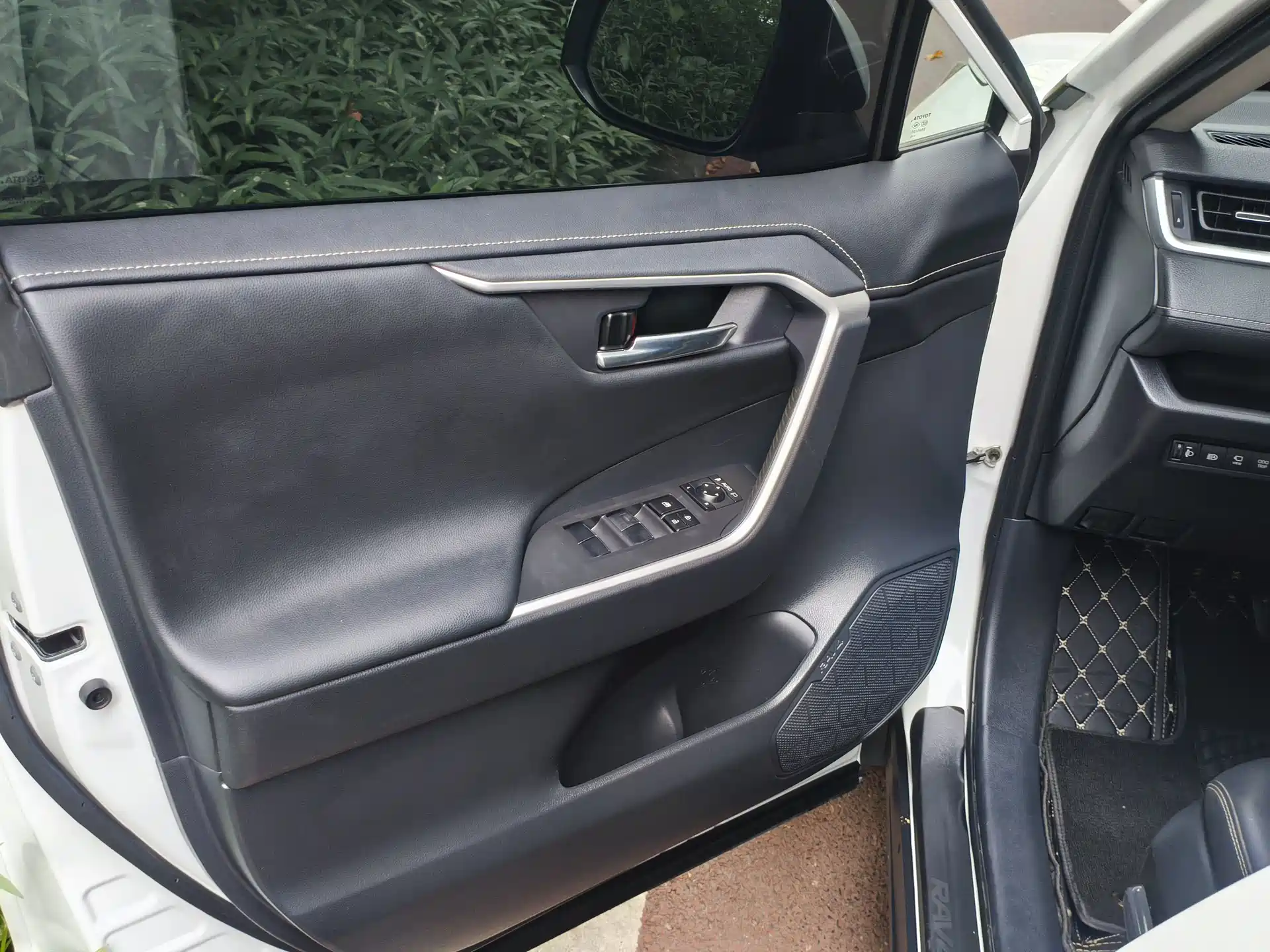 Фото 7 - Toyota RAV4