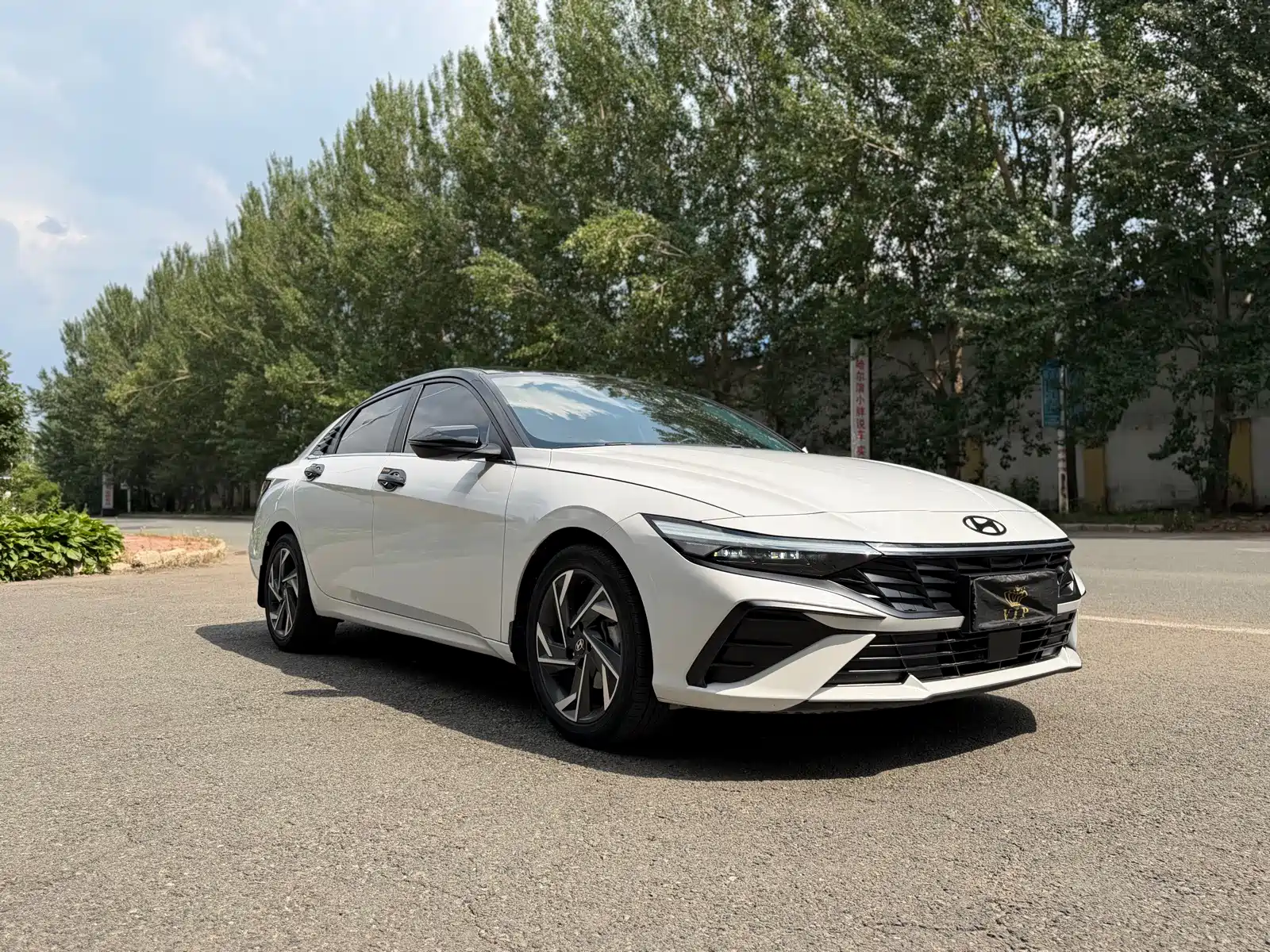Photo 3 - Hyundai Elantra