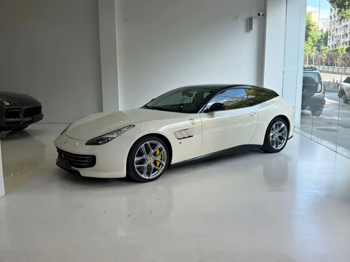 Ferrari GTC4Lusso 2016 6.3L V12 фото 5