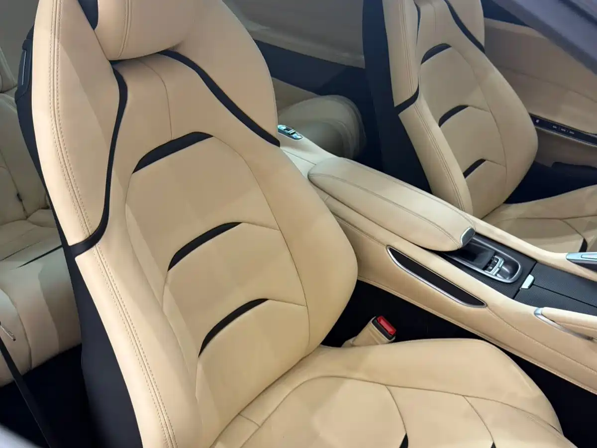 Ferrari GTC4Lusso 2016 6.3L V12 фото 16