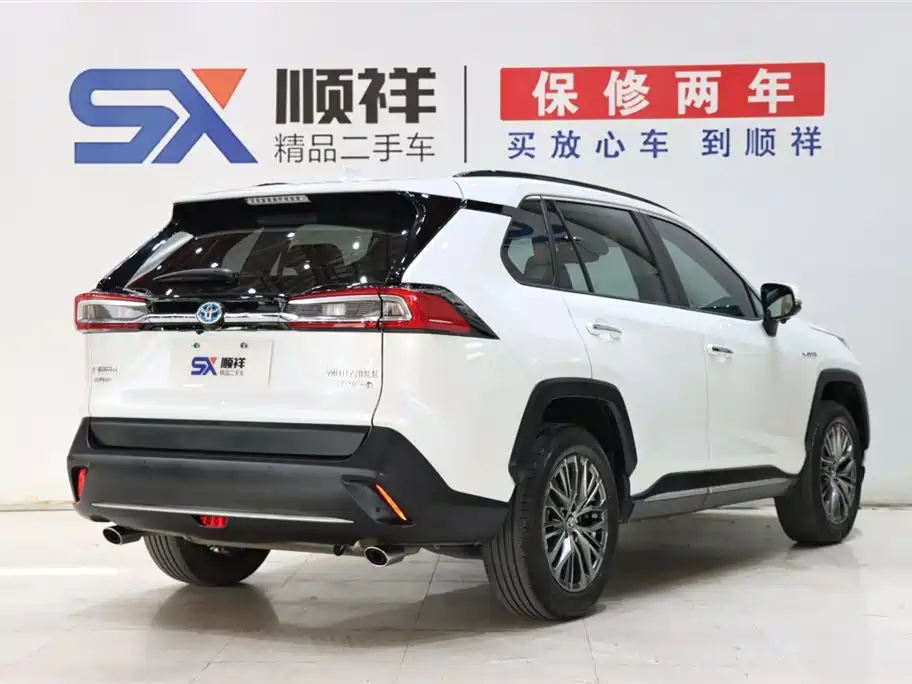 Toyota Wildlander 2023 Hybrid 2.5L E-CVT AWD Premium Edition фото 4