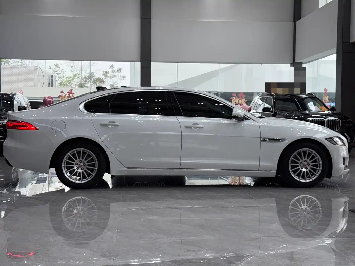 Jaguar XFL 2017 XFL 2.0T 200PS Elegance Edition фото 2