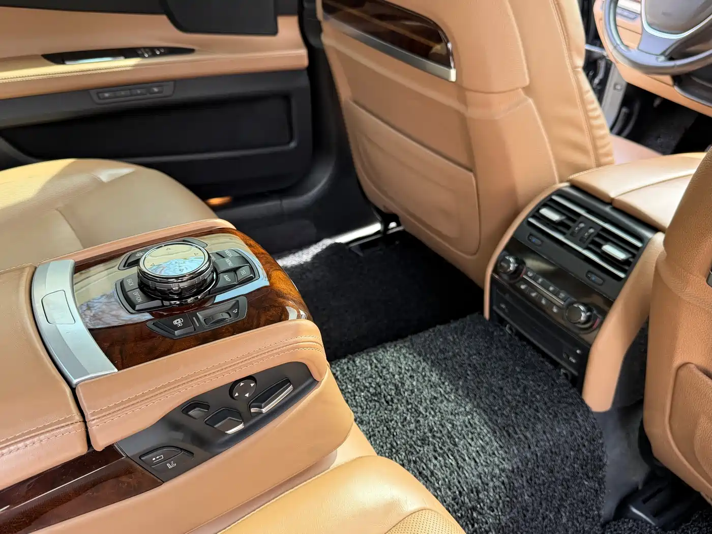 BMW 7 Series 2013 Model 760Li фото 8
