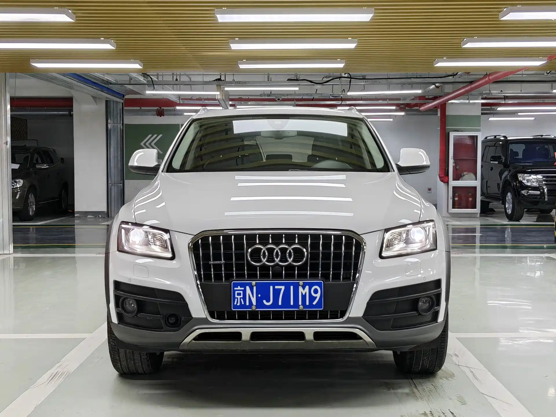Photo 2 - Audi Q5