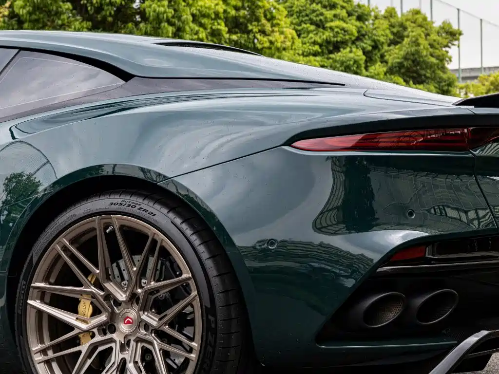 Aston Martin DBS 2021 2020 DBS Superleggera V12 Coupe