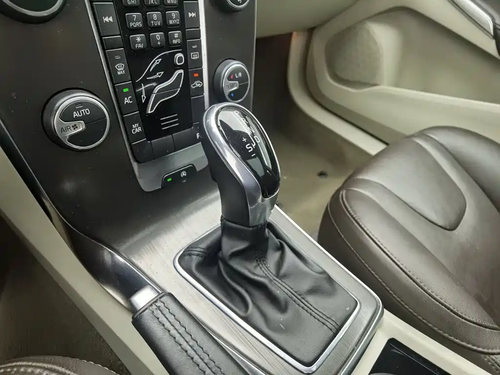 Volvo V40 2015 2015 1.6T Smart Comfort Edition