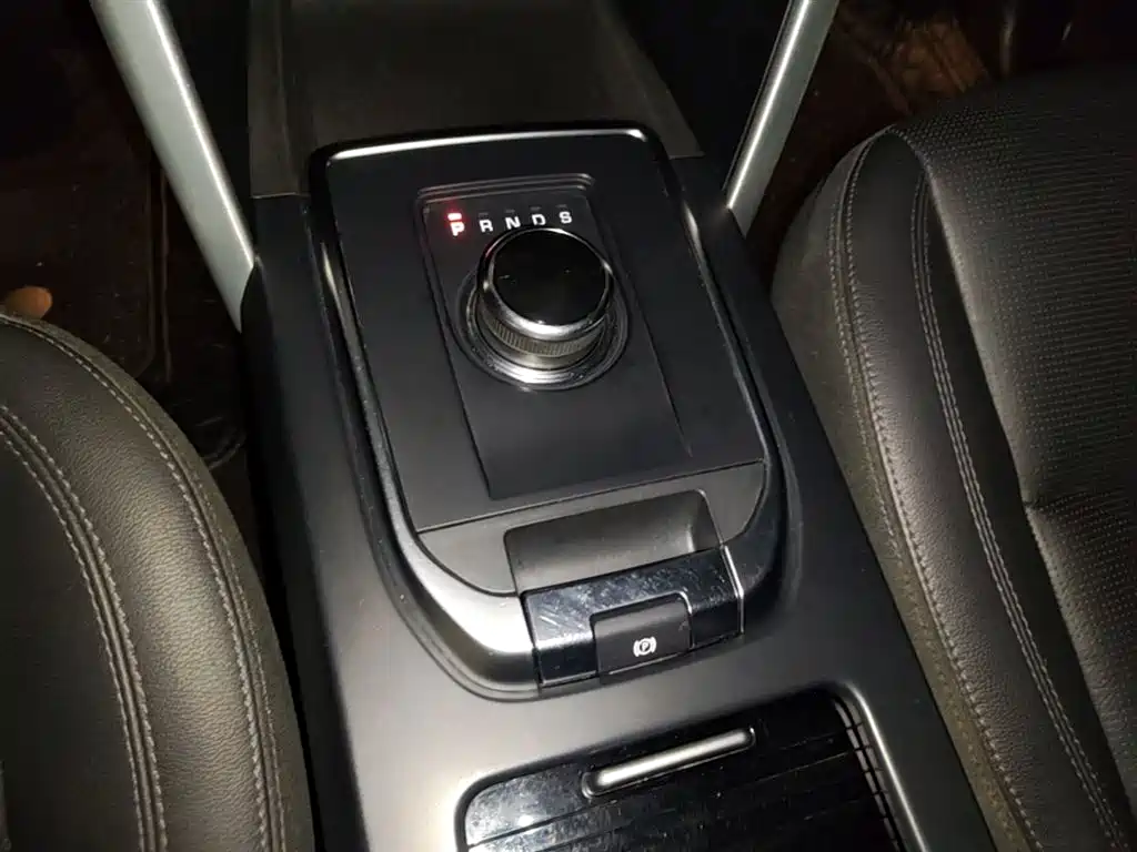 Land Rover Discovery Sport 2018 240PS HSE Edition фото 14