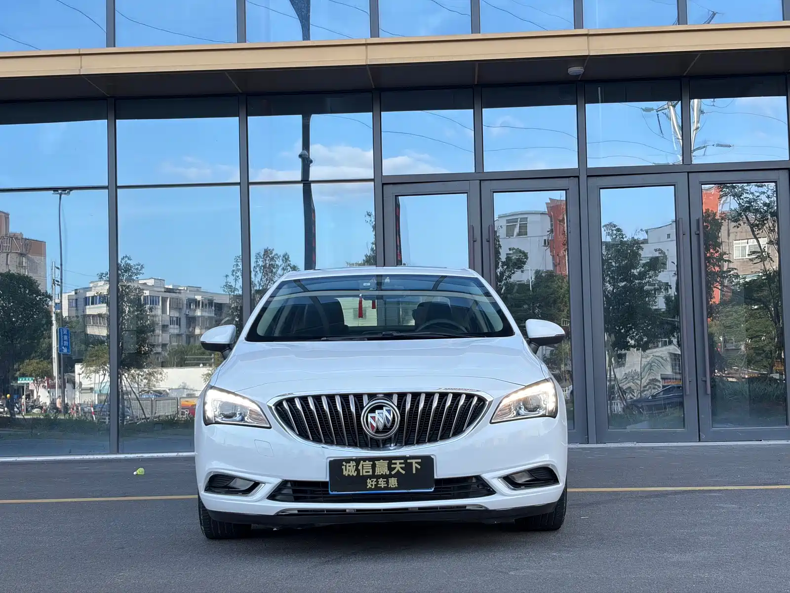 صورة 2 - Buick Verano