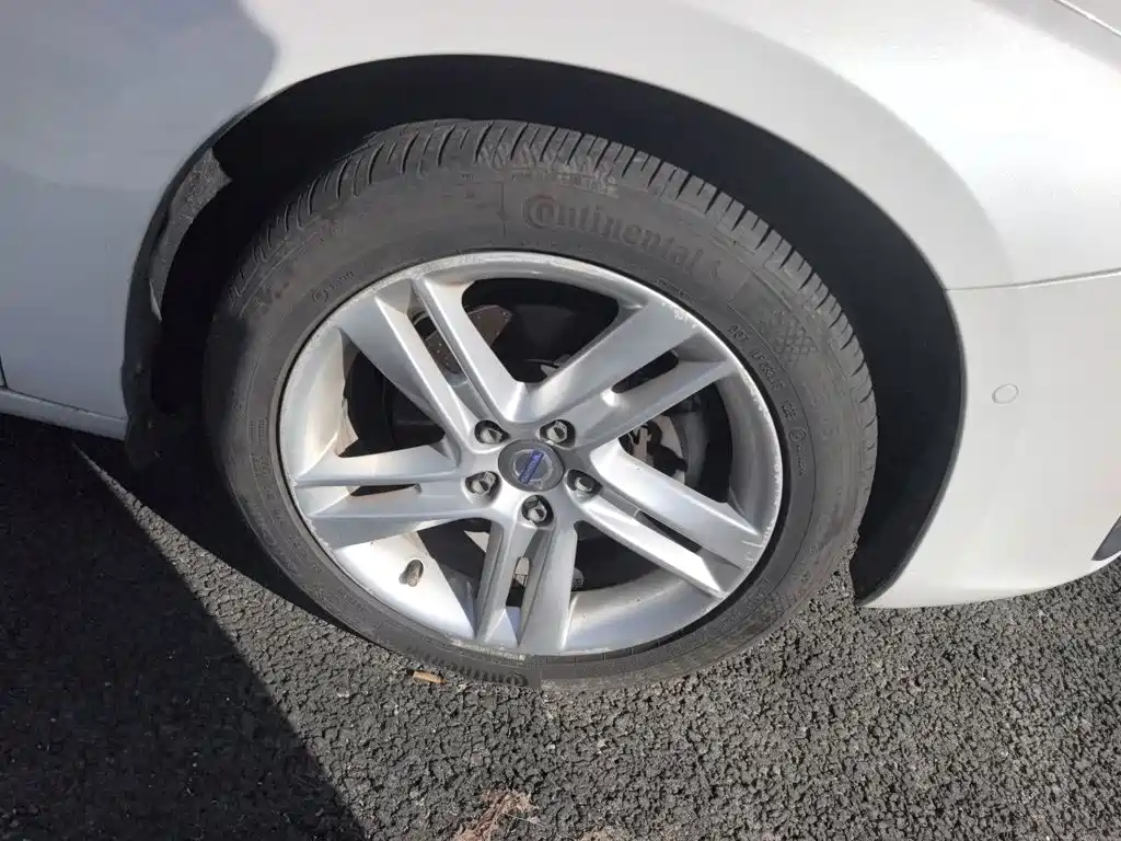 Фото 8 - Volvo V60