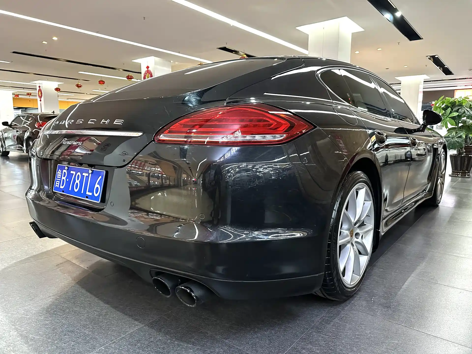 Фото 7 - Porsche Panamera