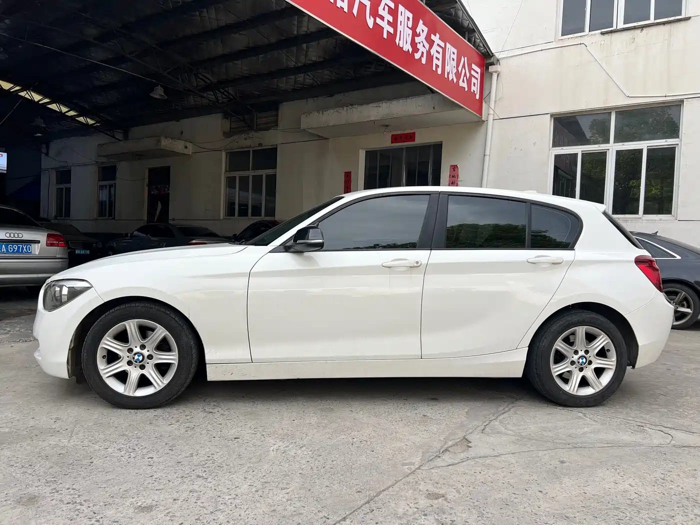 BMW 1 Series (Import) 2013 Facelift 116i Urban Model фото 4