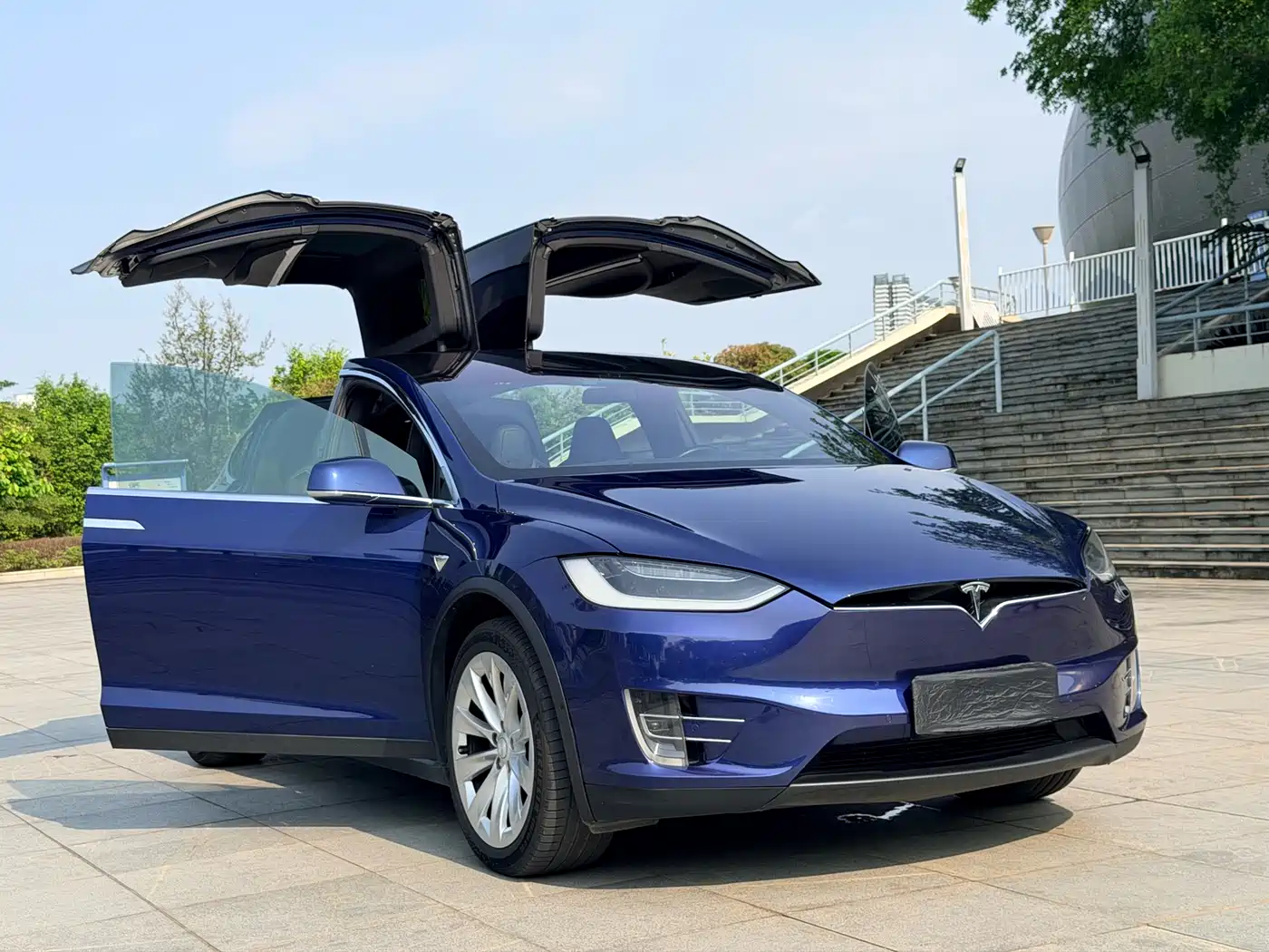 TESLA MODEL X