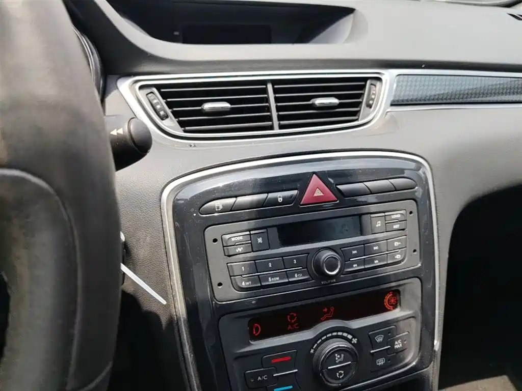 Peugeot 308 2014 Model Joy Edition Classic 1.6L Automatic Trend Style фото 13