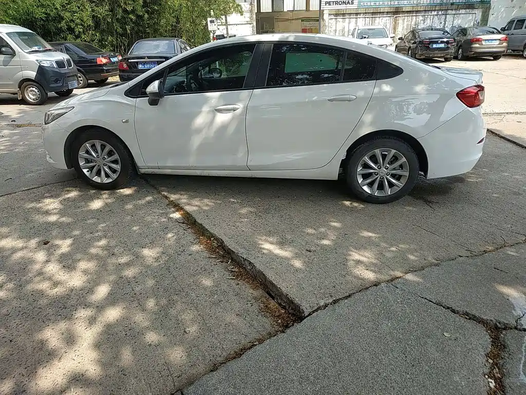 Chevrolet Cruze 2018 2018 320 Automatic Pioneer Sunroof Edition