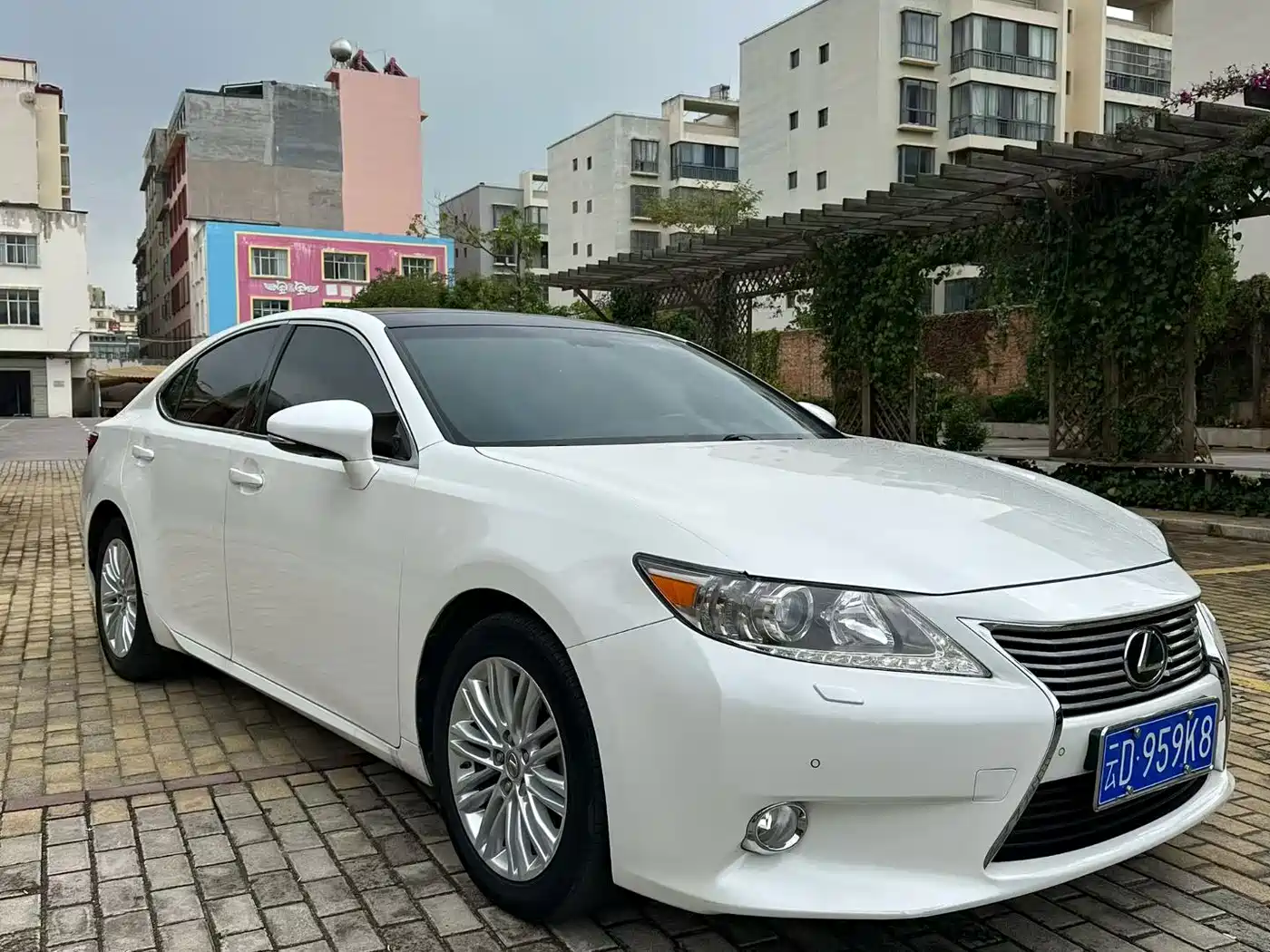 Фото 3 - Lexus ES