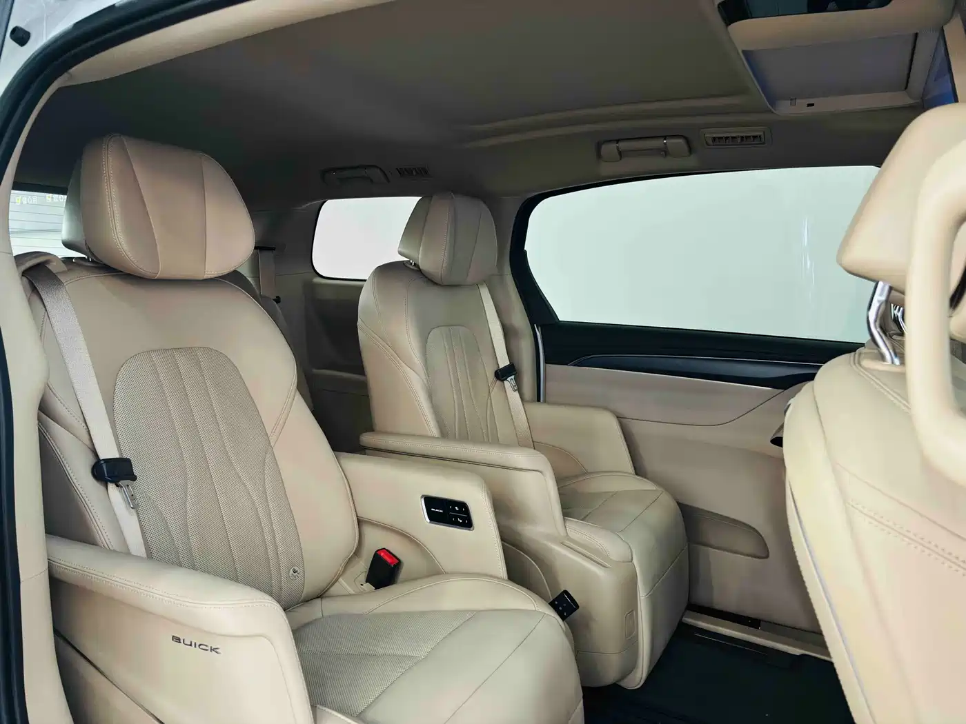 Buick GL8 New Energy 2025 2025 Land Honor Premium Edition 7-Seater