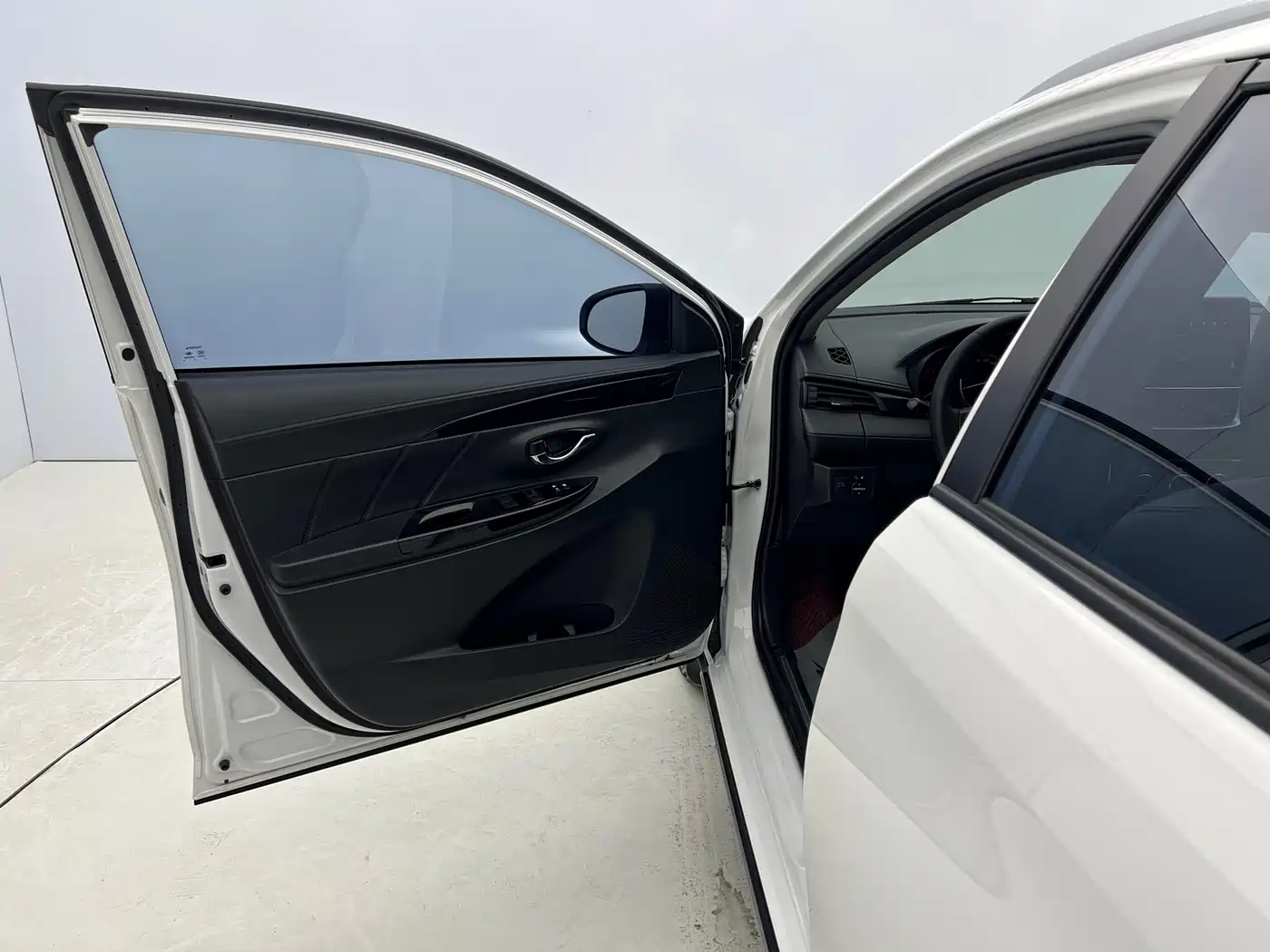 Toyota YARiS L Zhi Xuan 2022 Zhi Xuan X 1.5L CVT Luxury PLUS Edition фото 20