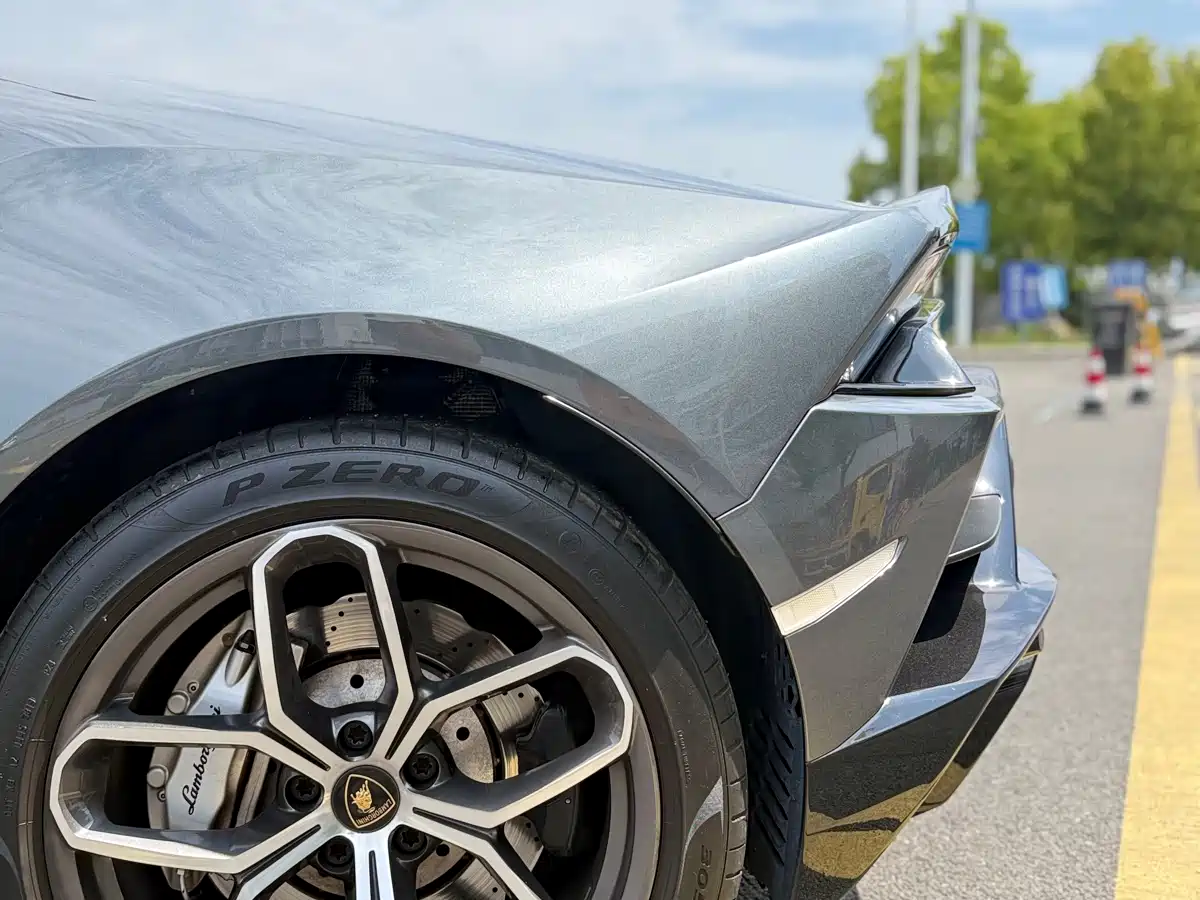 LAMBORGHINI HURACÁN