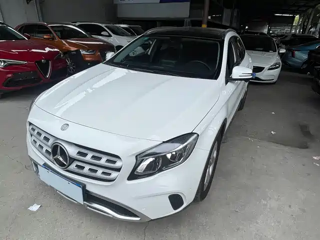 MERCEDES-BENZ GLA