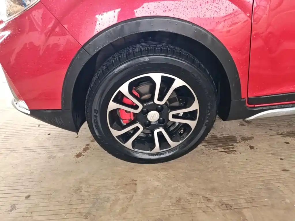 Фото 25 - Geely Vision X3