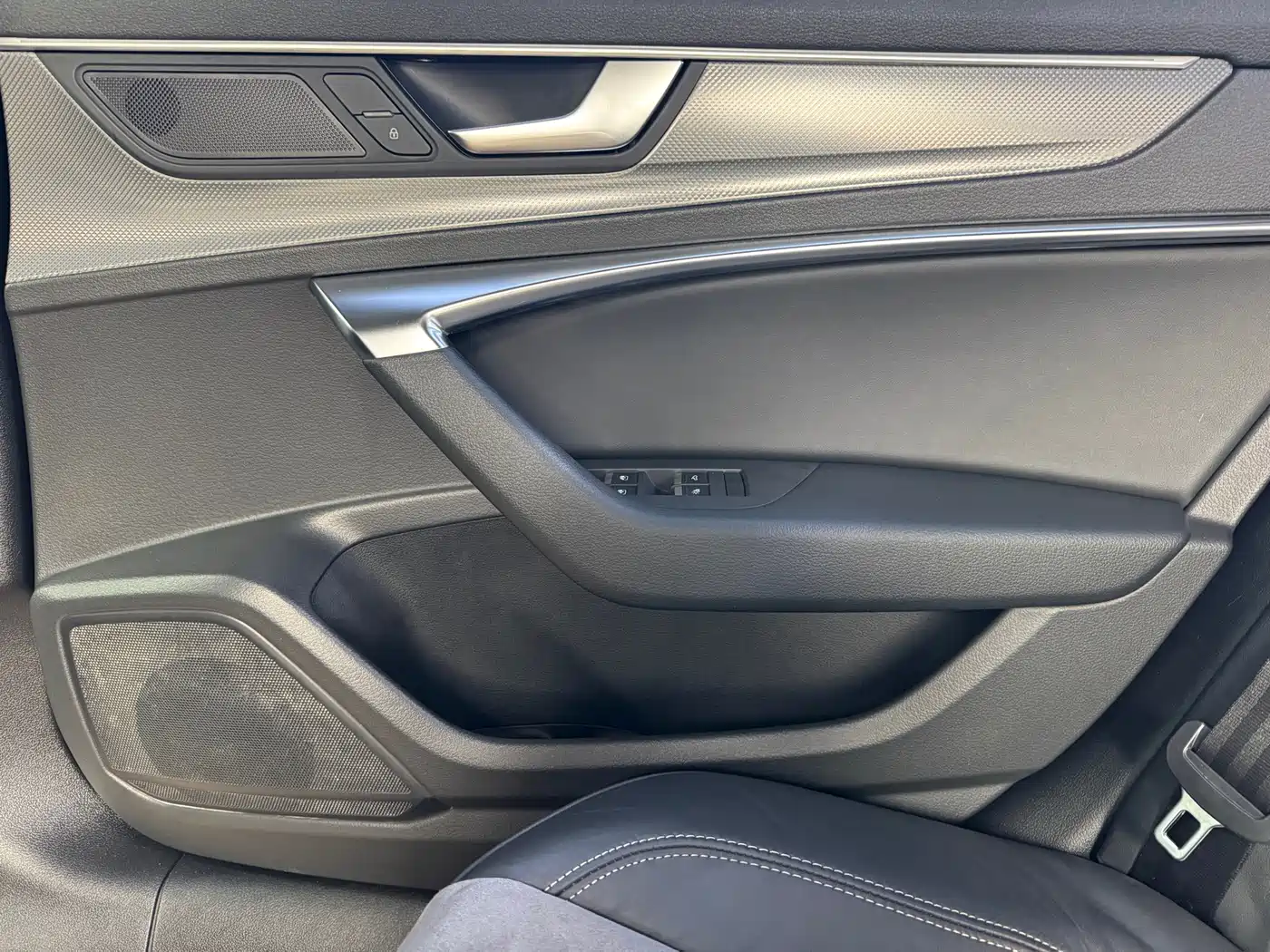 Фото 18 - Audi A6L