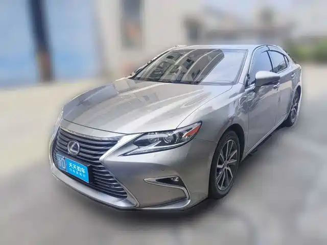 Lexus ES 2015 300h Comfort Edition — фото 1
