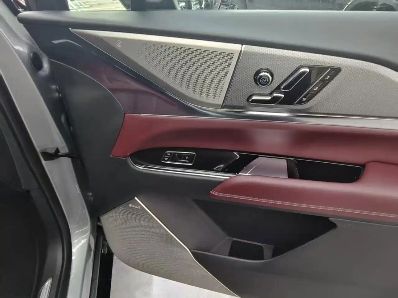Фото 23 - Cadillac XT5