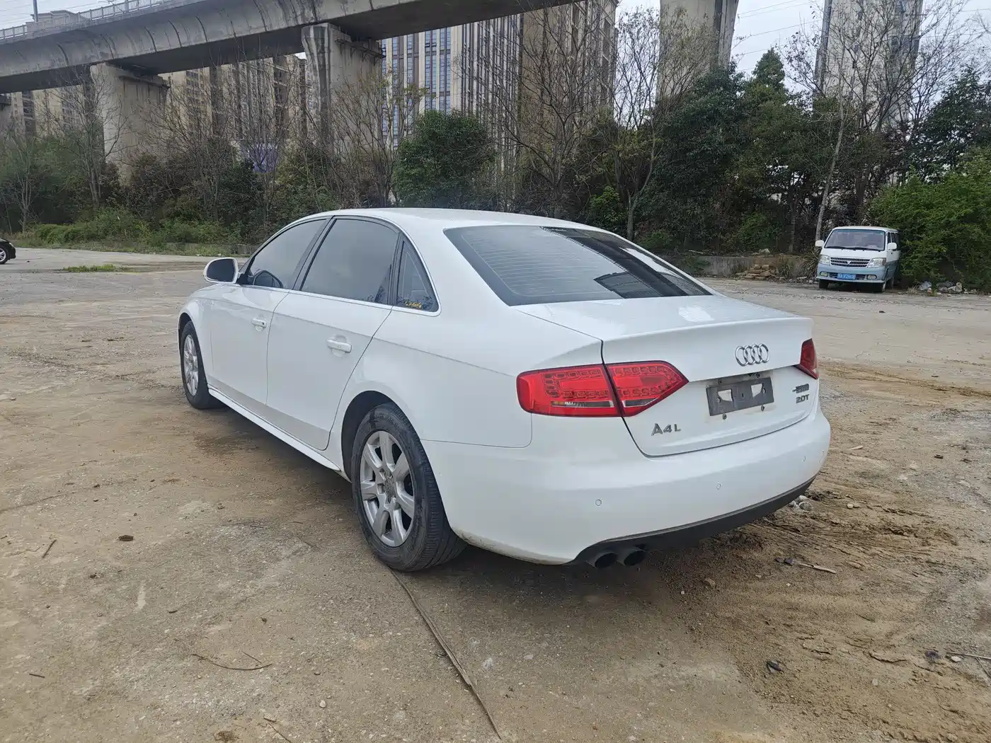 Audi A4L 2010 2.0 TFSI Technology фото 6