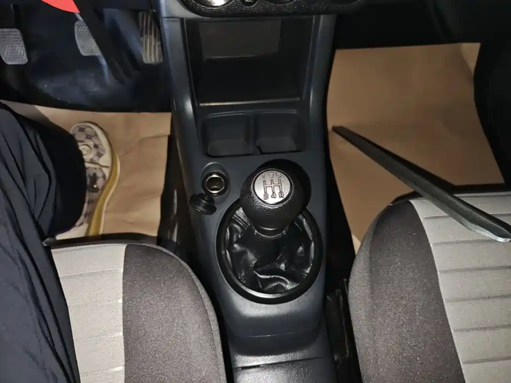Фото 14 - Suzuki Swift