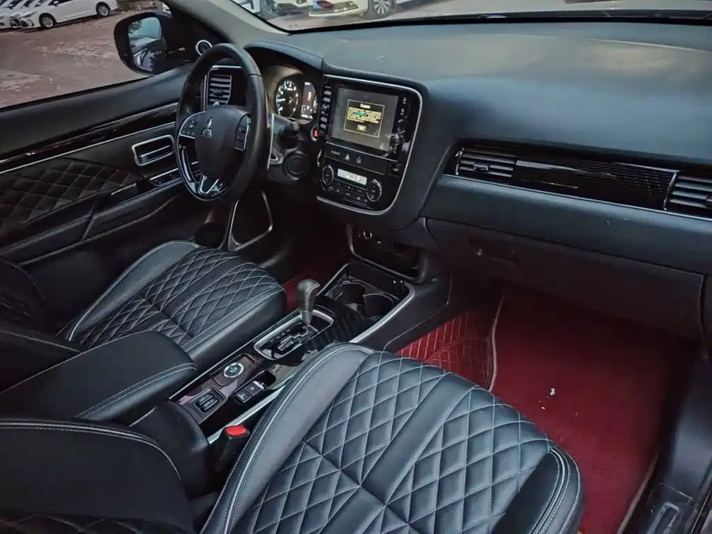 Фото 4 - Mitsubishi Outlander