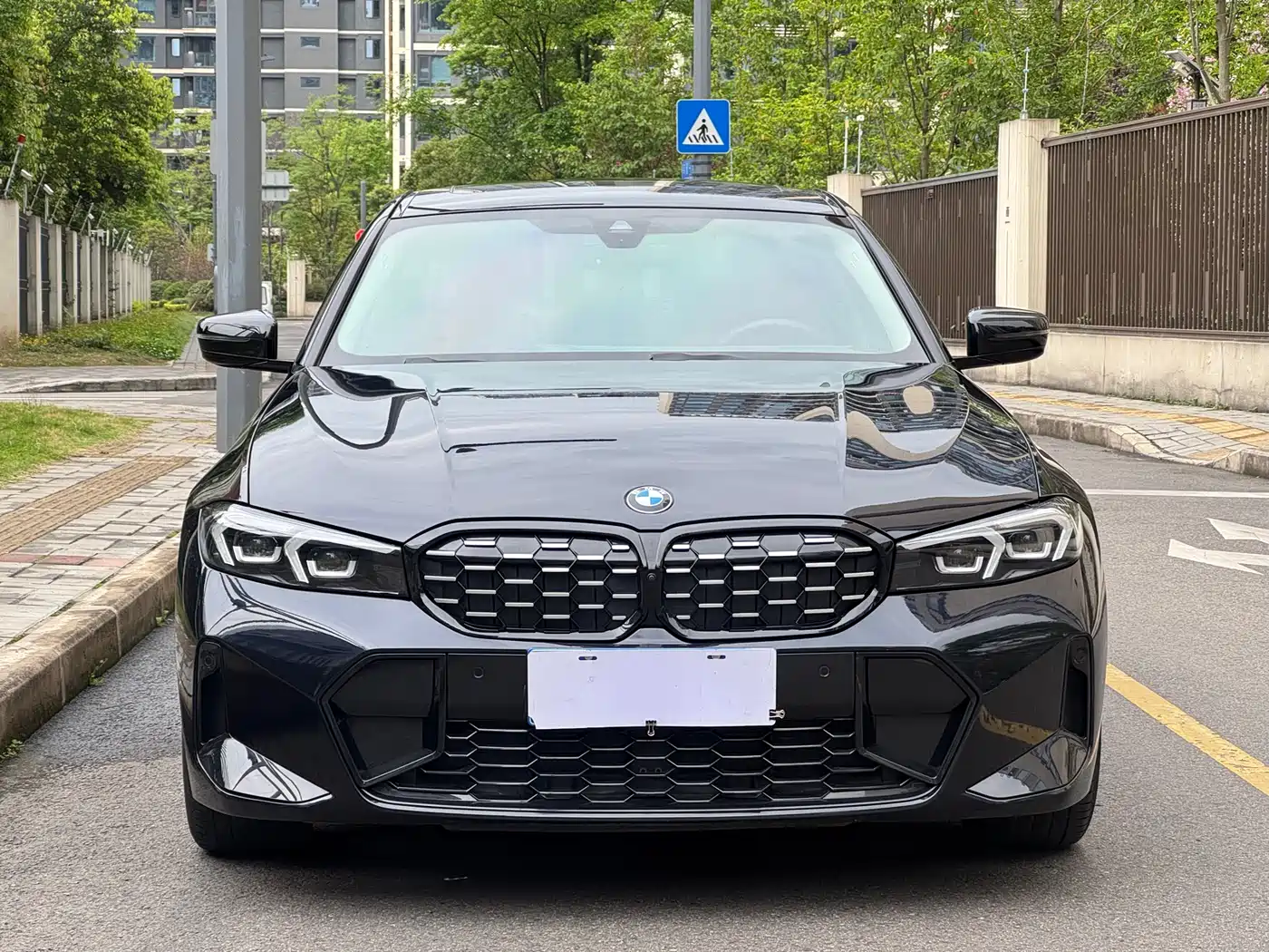 BMW 3 Series 2023 325Li M Sport Black Night Package фото 2