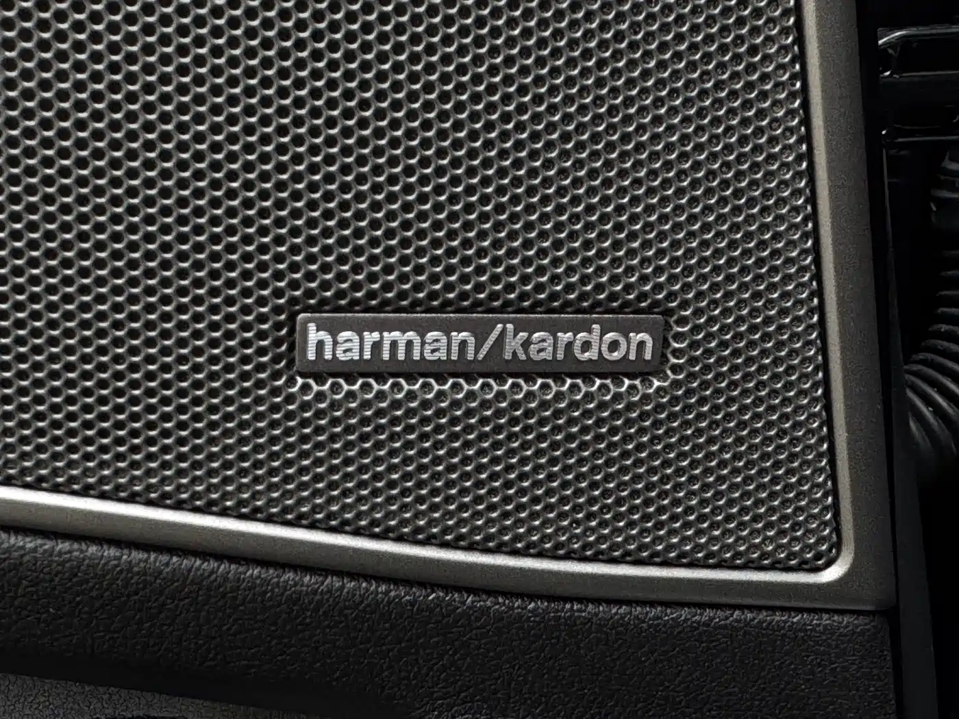 BMW 3 Series 2023 325Li M Sport Black Night Package фото 23