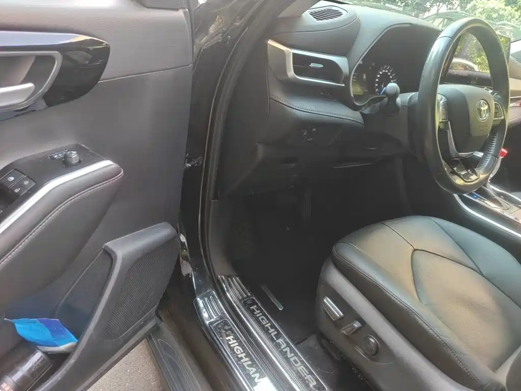 Photo 14 - Toyota Highlander