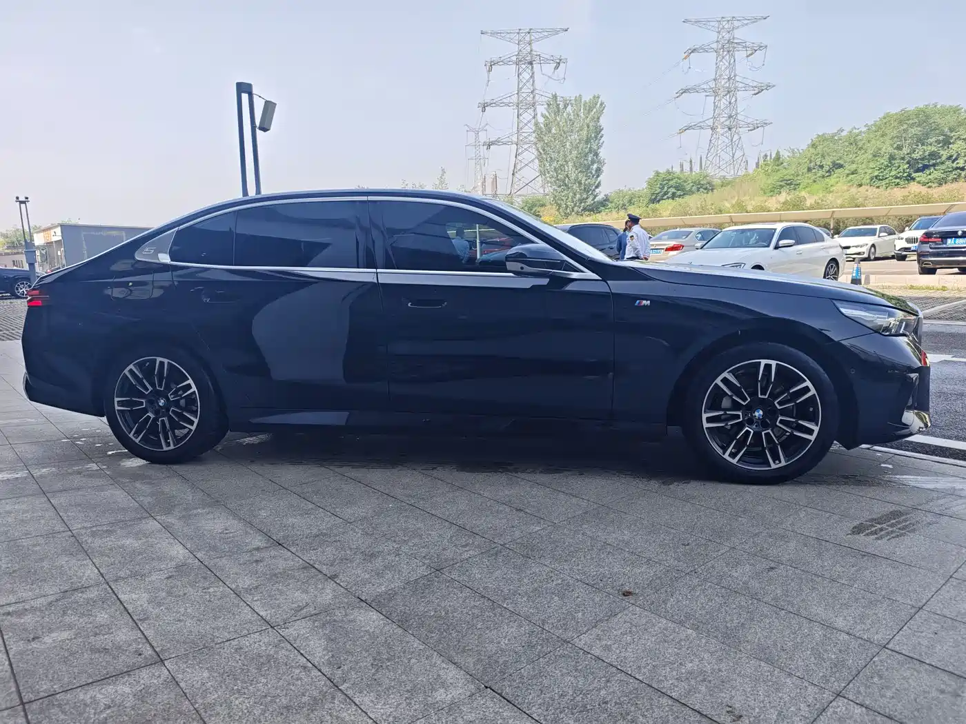 BMW 5 Series 2024 530Li Leading M Sport Package фото 16