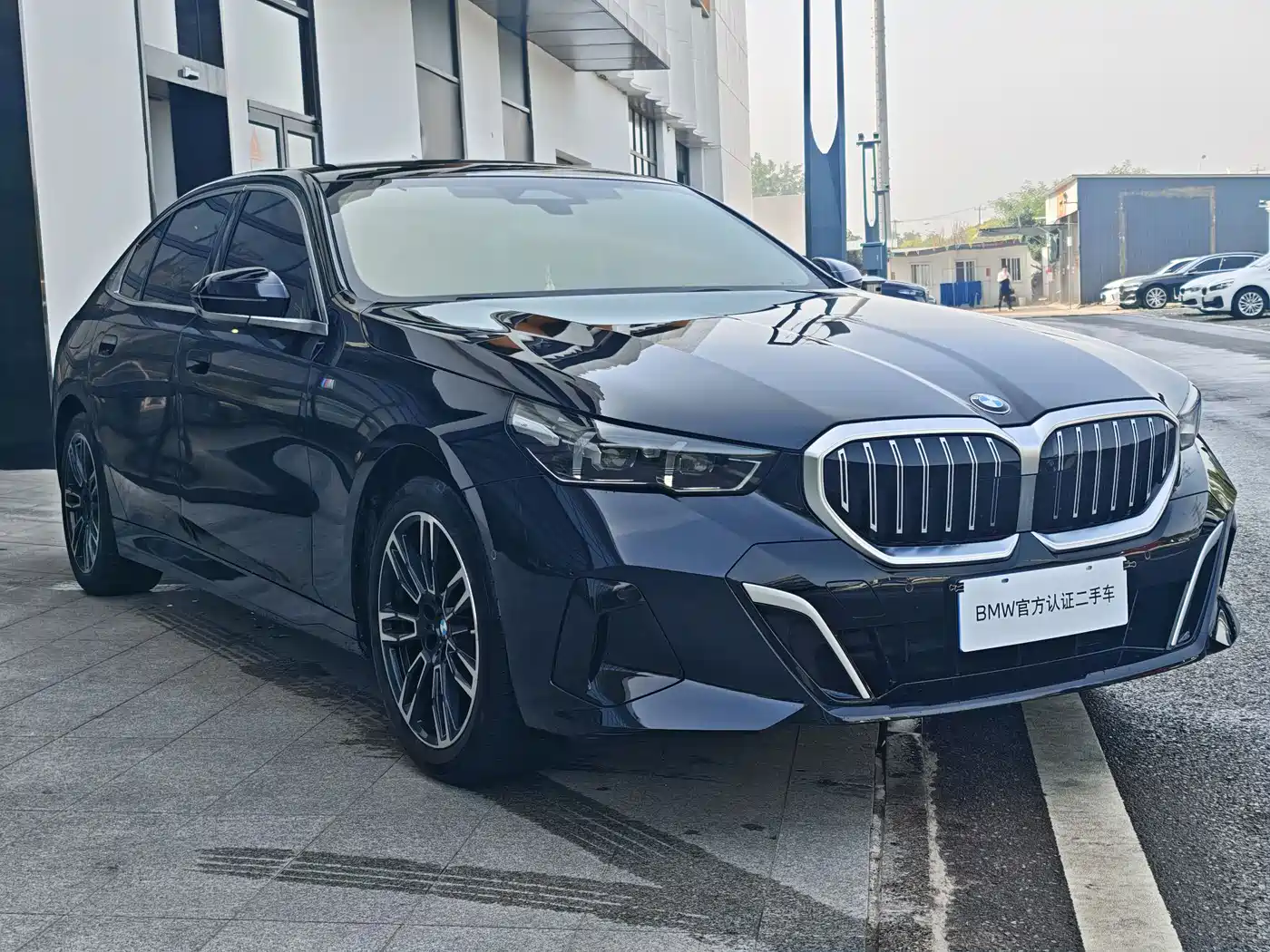 BMW 5 Series 2024 530Li Leading M Sport Package фото 3
