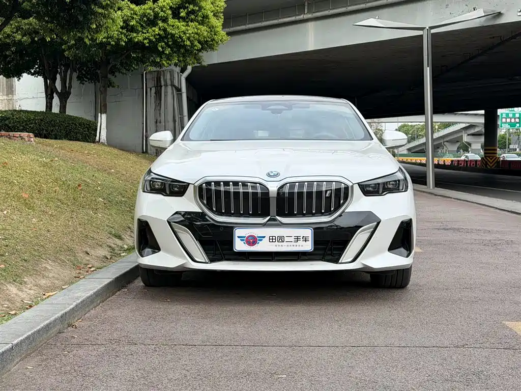 BMW I5