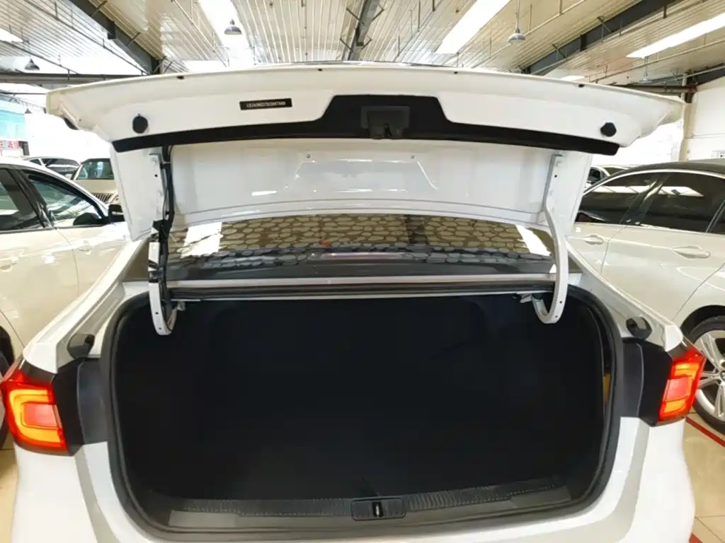 Roewe i5 2019 2019 1.5L Manual 4G-Connected Langyue Edition