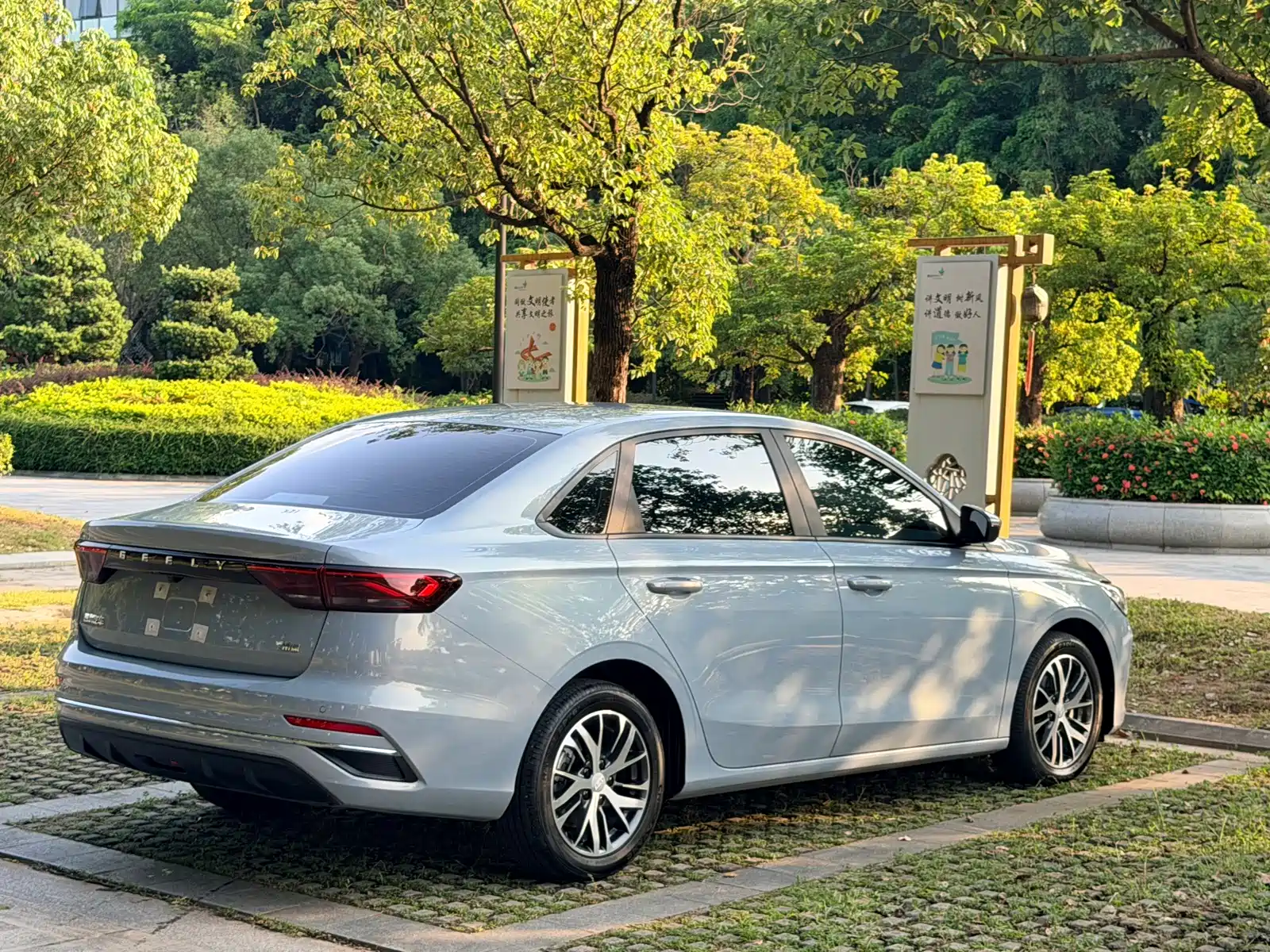 Фото 4 - Geely Emgrand