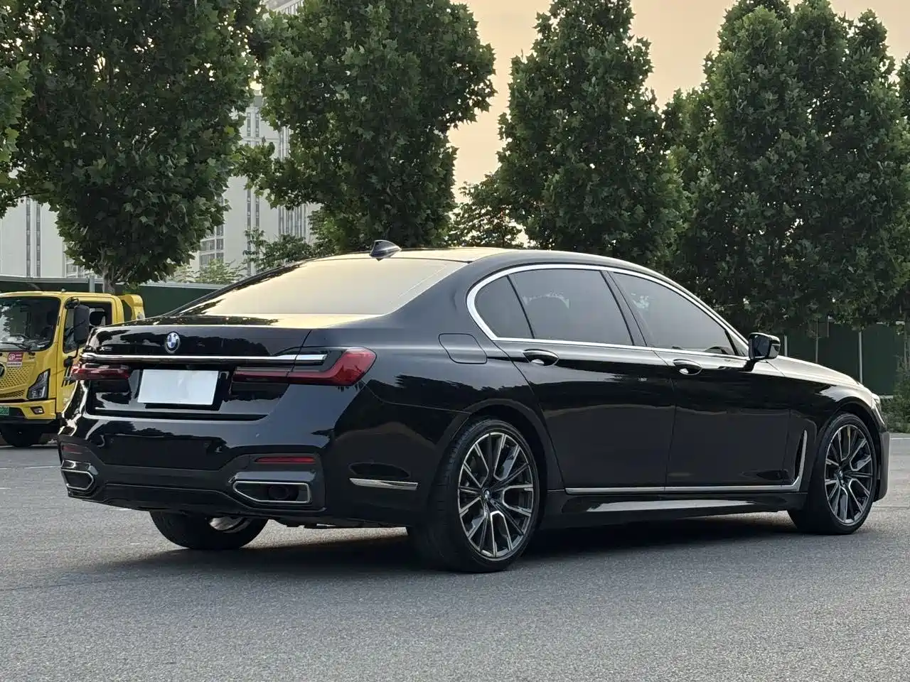 BMW 7 Series 2021 Model 740Li Leading M Sport Package фото 18